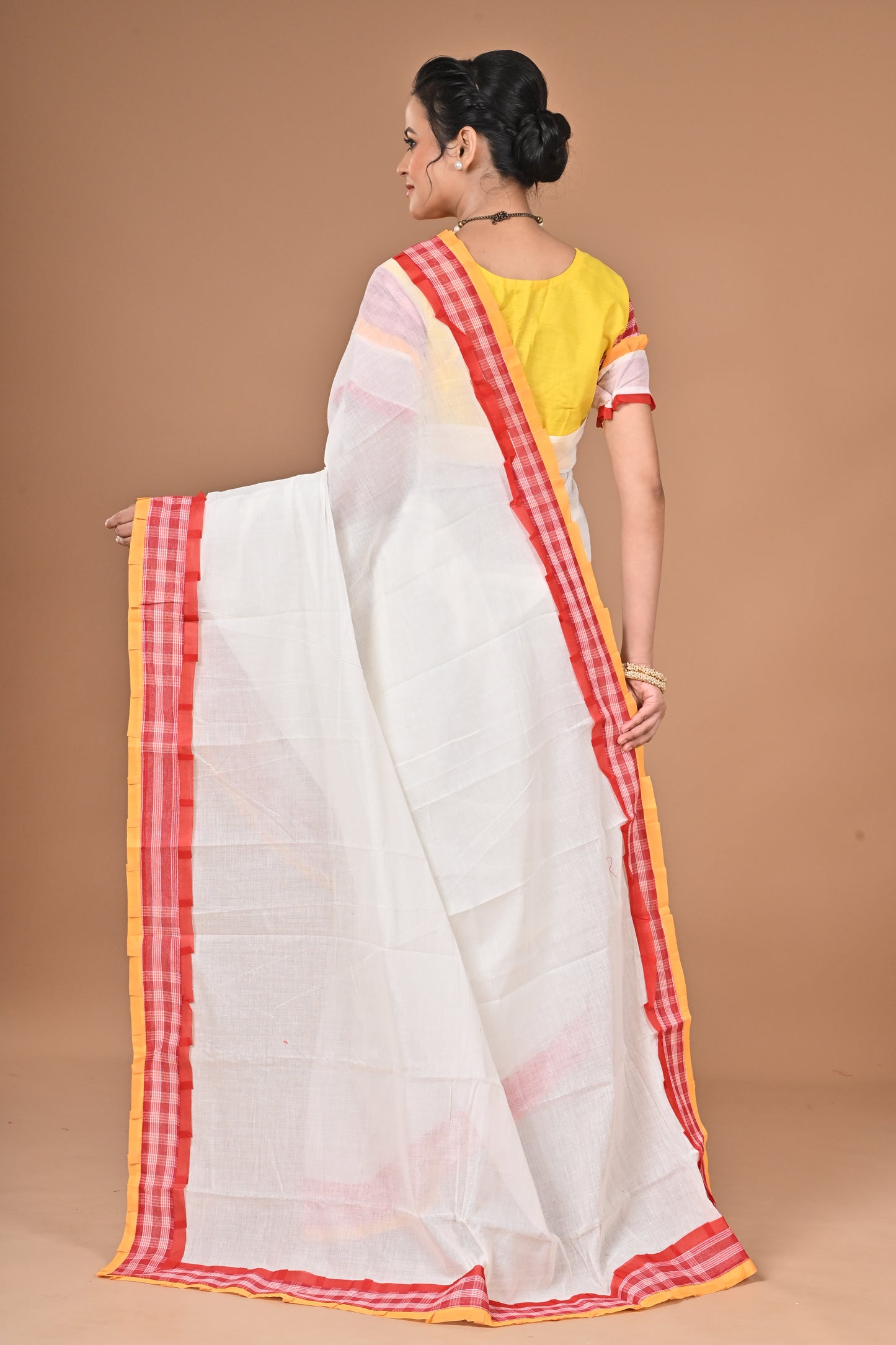 Gaihalud Spacial Gamcha Hand Working Saree With Ready Free Size Blouse ( White )