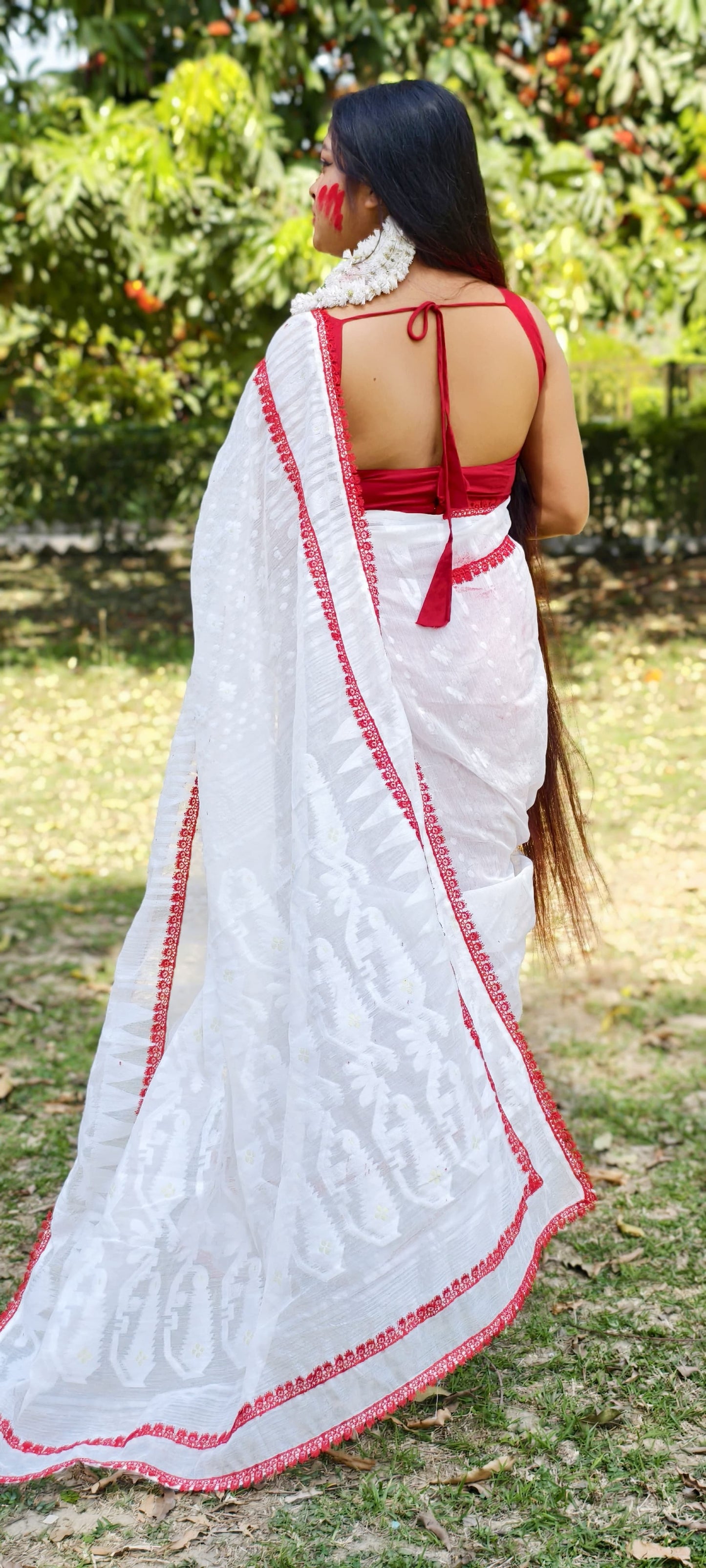 Exclusive White Red Combination Lace Work Dhakai Jamdani Saree Without Blouse