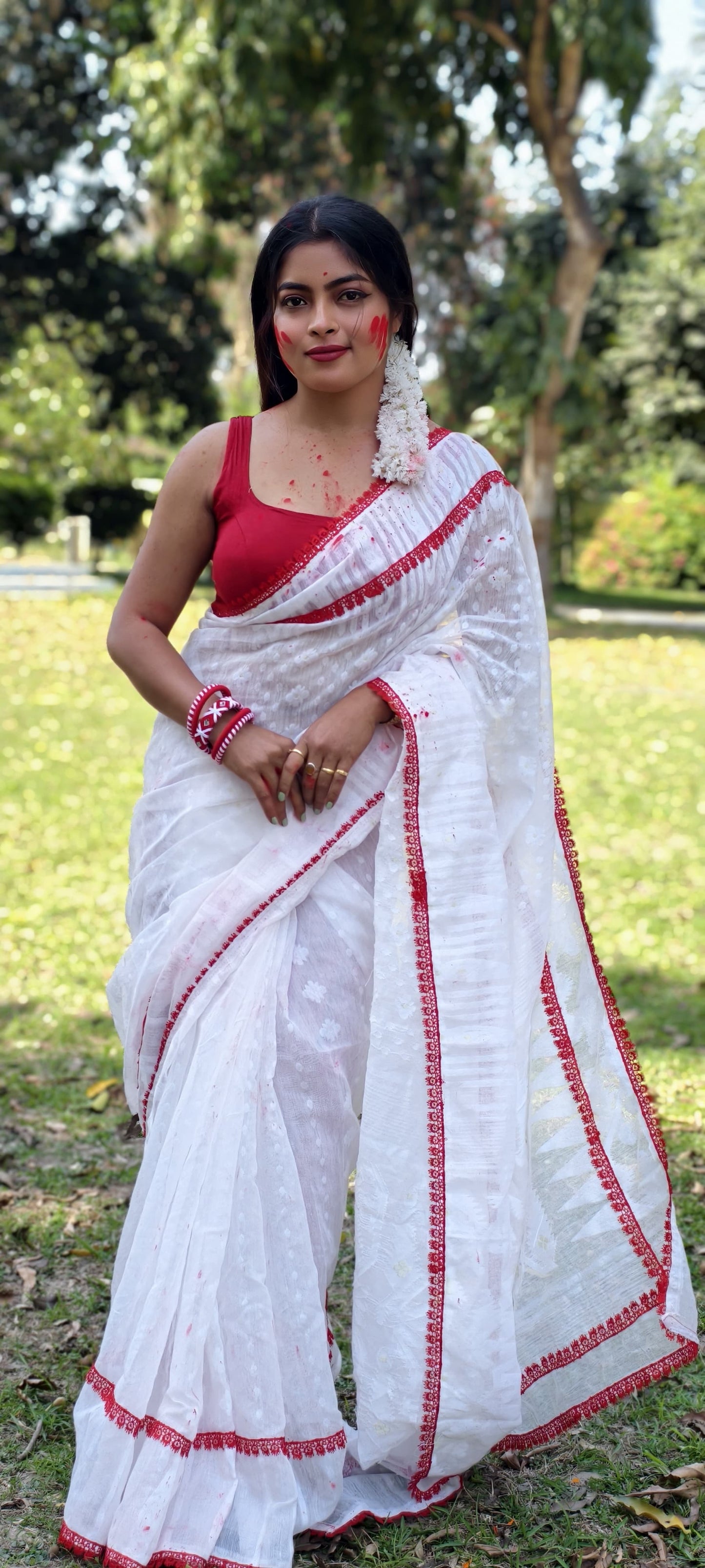 Exclusive White Red Combination Lace Work Dhakai Jamdani Saree Without Blouse