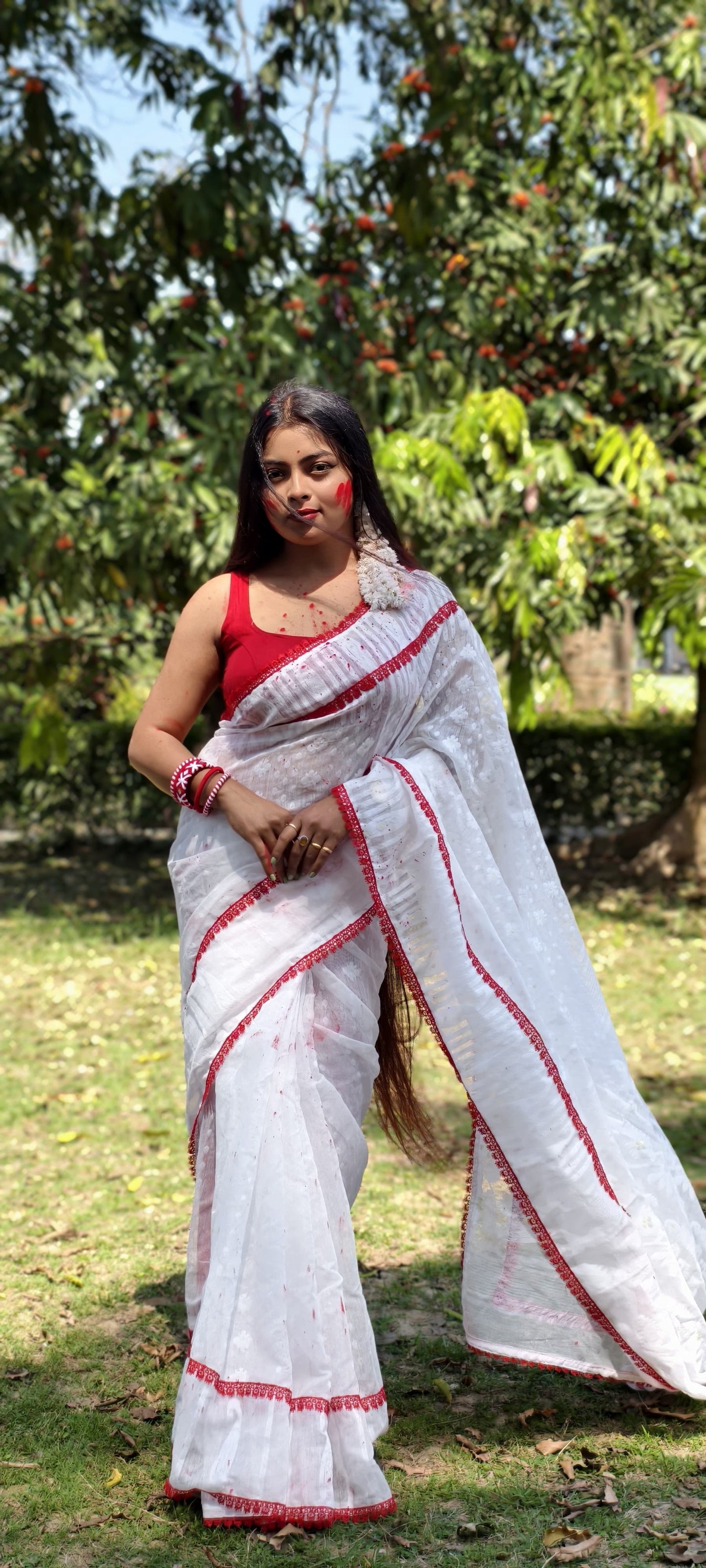 Exclusive White Red Combination Lace Work Dhakai Jamdani Saree Without Blouse