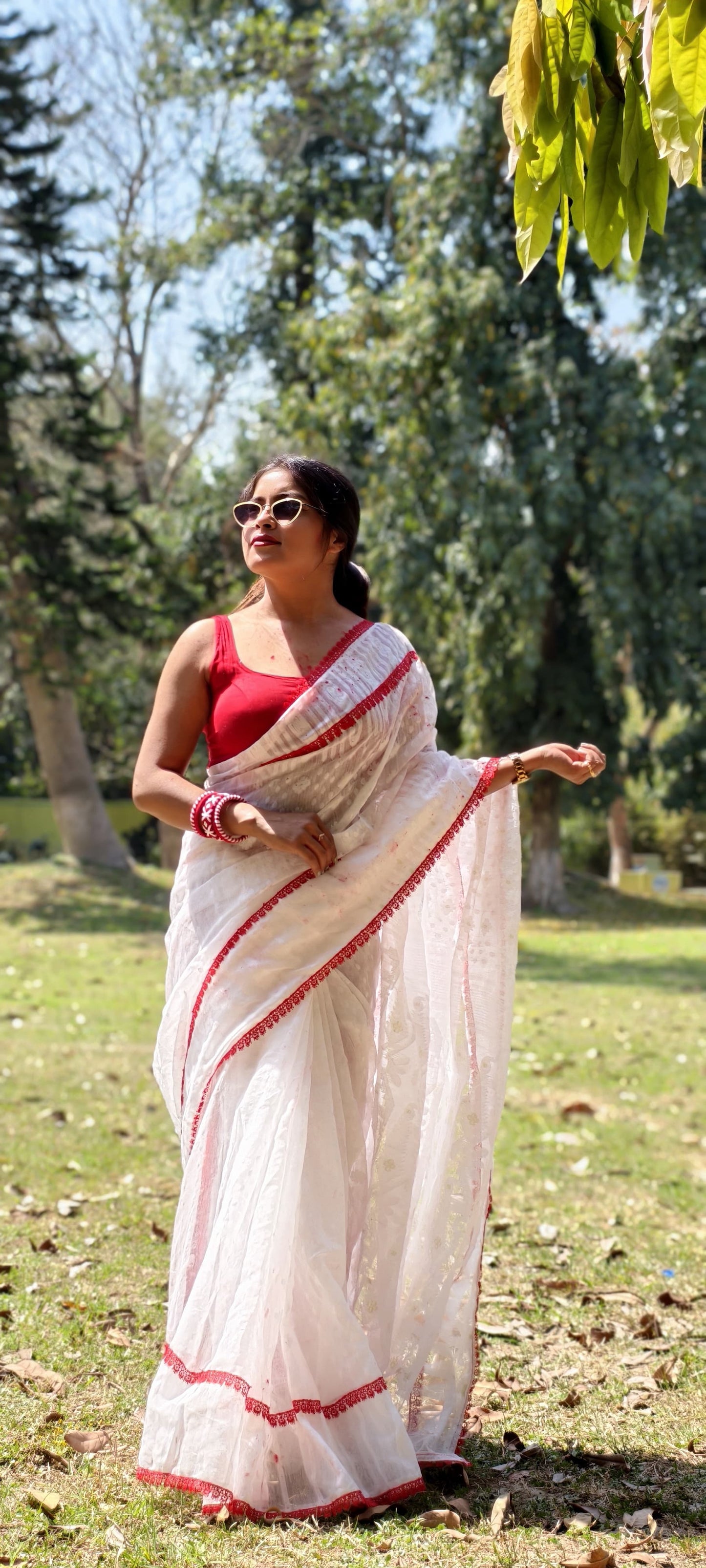 Exclusive White Red Combination Lace Work Dhakai Jamdani Saree Without Blouse