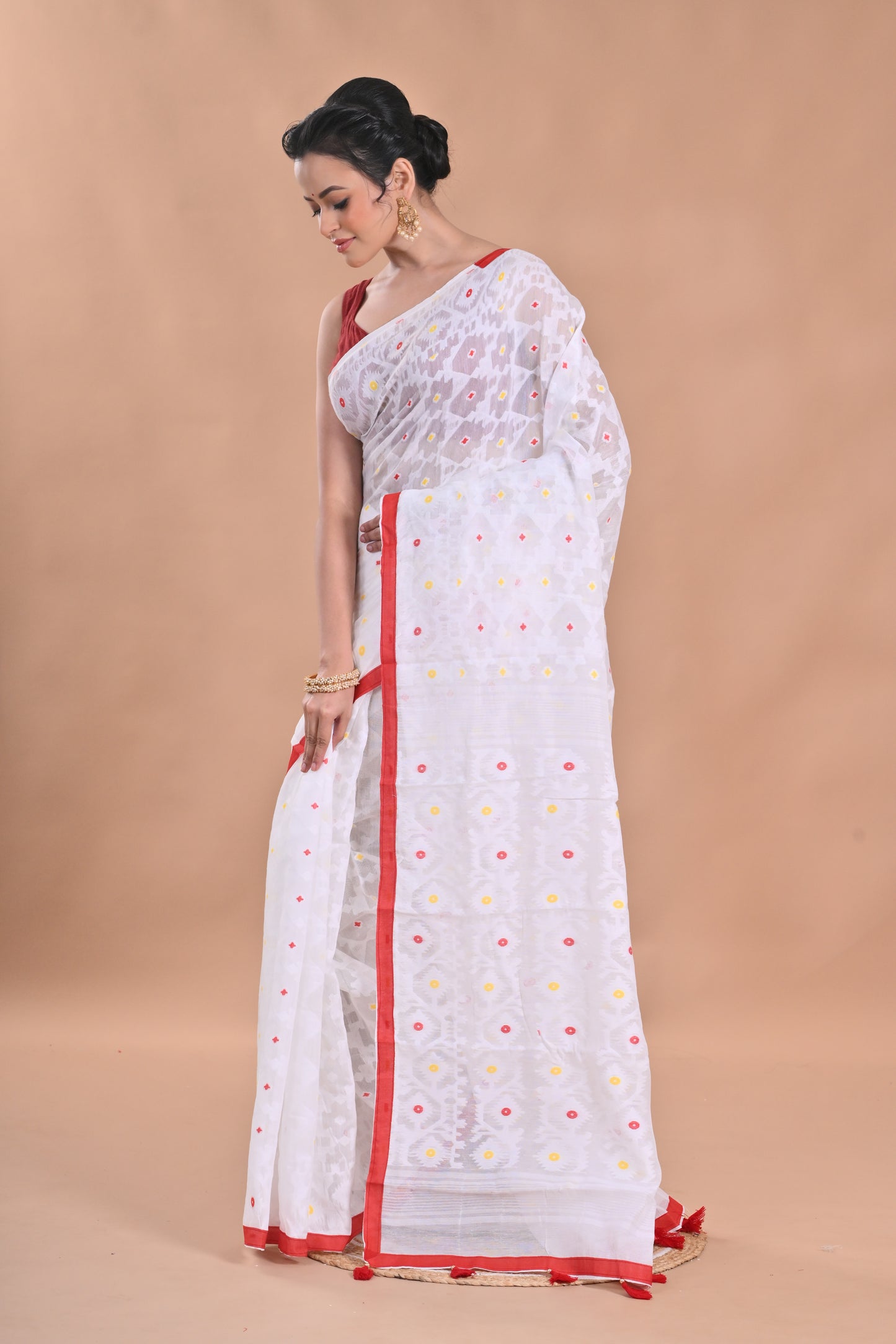 BALIKA TEXTILE Woven Design Jamdani Floral Print Saree with Red Border,