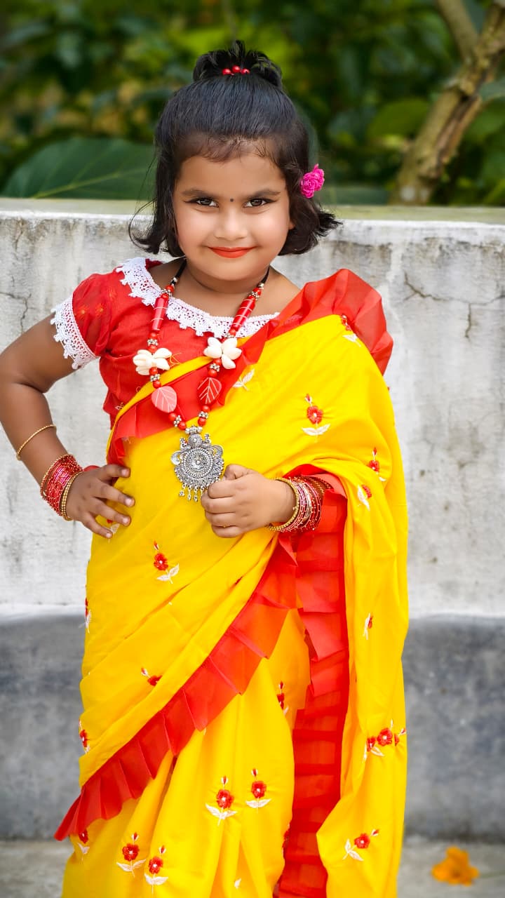 এক্সক্লুসিভ প্রিমিয়াম কোয়ালিটির বাচ্চাদের ঢাকাই জামদানি শাড়ি – হলুদ এবং লাল 