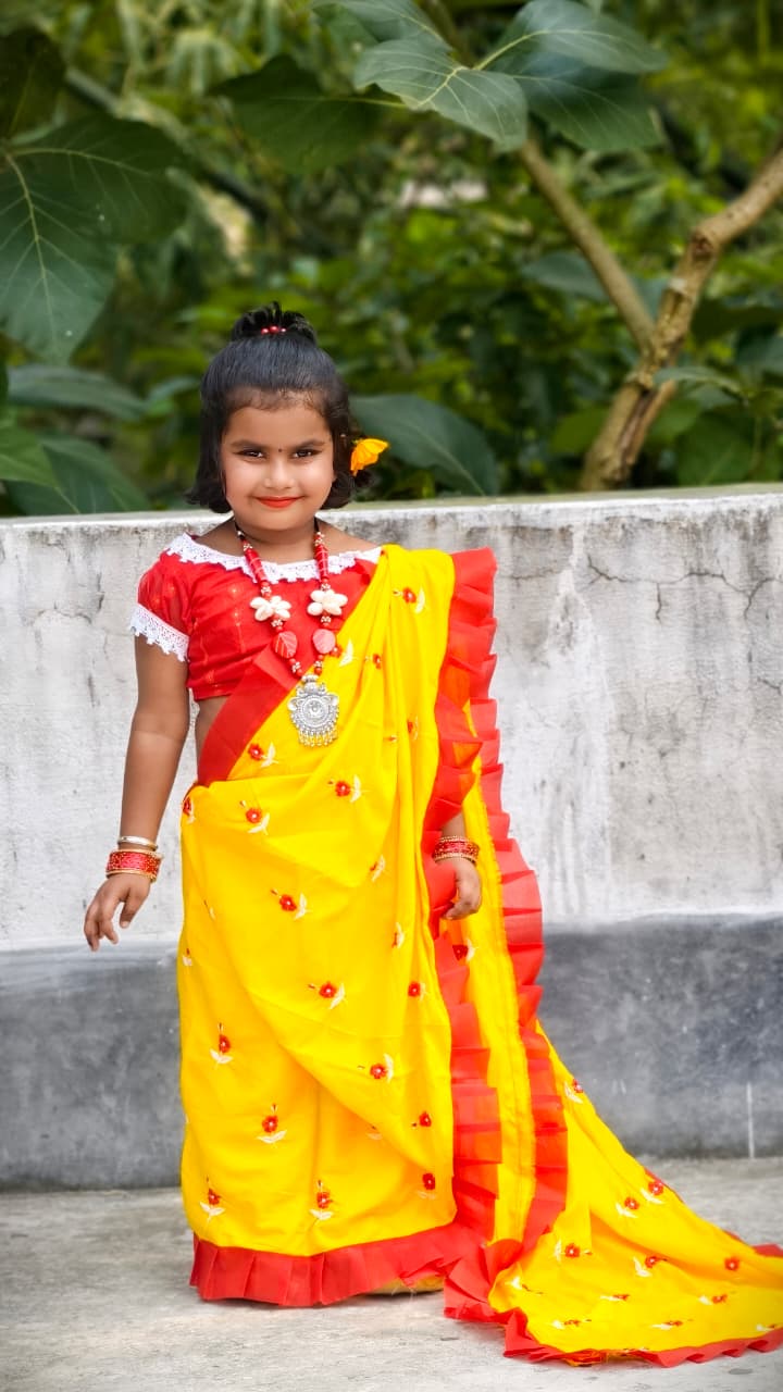 এক্সক্লুসিভ প্রিমিয়াম কোয়ালিটির বাচ্চাদের ঢাকাই জামদানি শাড়ি – হলুদ এবং লাল 