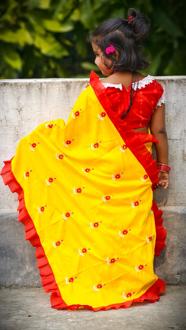 এক্সক্লুসিভ প্রিমিয়াম কোয়ালিটির বাচ্চাদের ঢাকাই জামদানি শাড়ি – হলুদ এবং লাল 