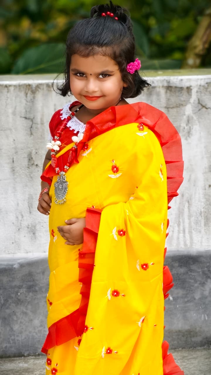 এক্সক্লুসিভ প্রিমিয়াম কোয়ালিটির বাচ্চাদের ঢাকাই জামদানি শাড়ি – হলুদ এবং লাল 